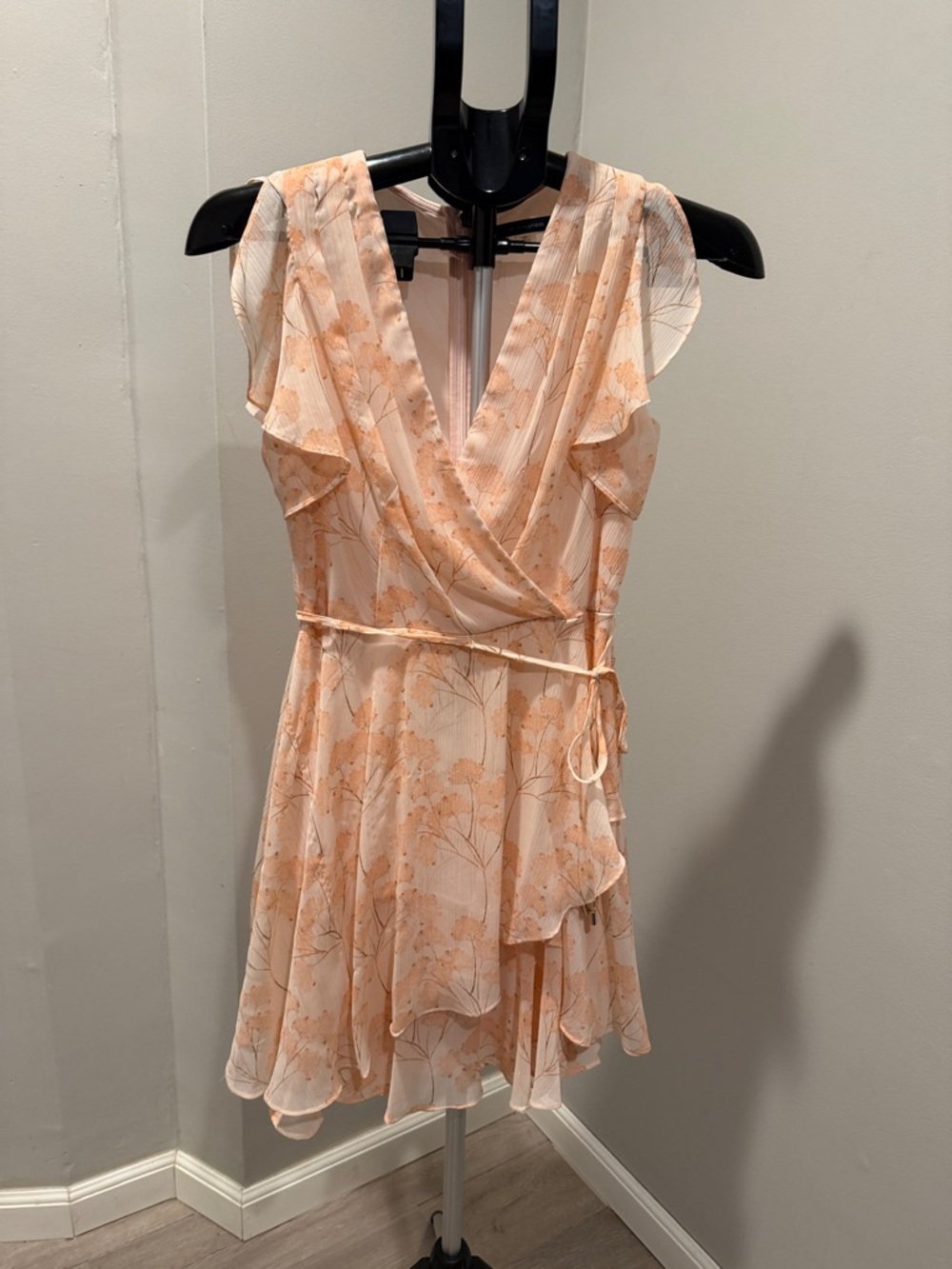 Tommy Hilfiger Size US 2P Peach FloralMini Dress with Flutter Sleeves